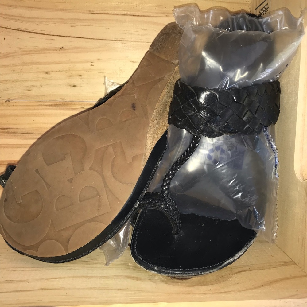 Black wedges